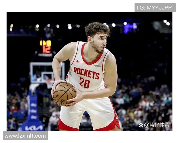 亚当斯暴扣卡佩拉联手申京上演梦幻配合火箭训练场燃爆全场